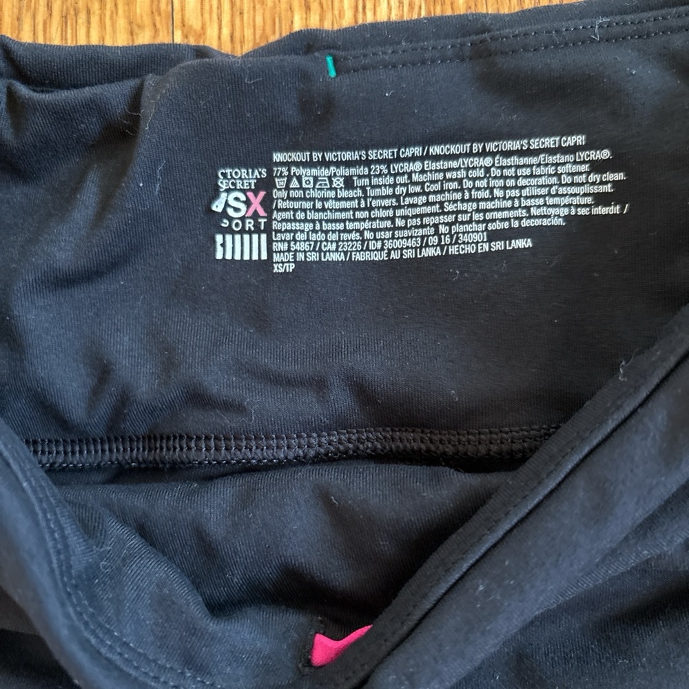 Victoria's Secret  Black and Green Knockout Capris - Picture 4 of 5